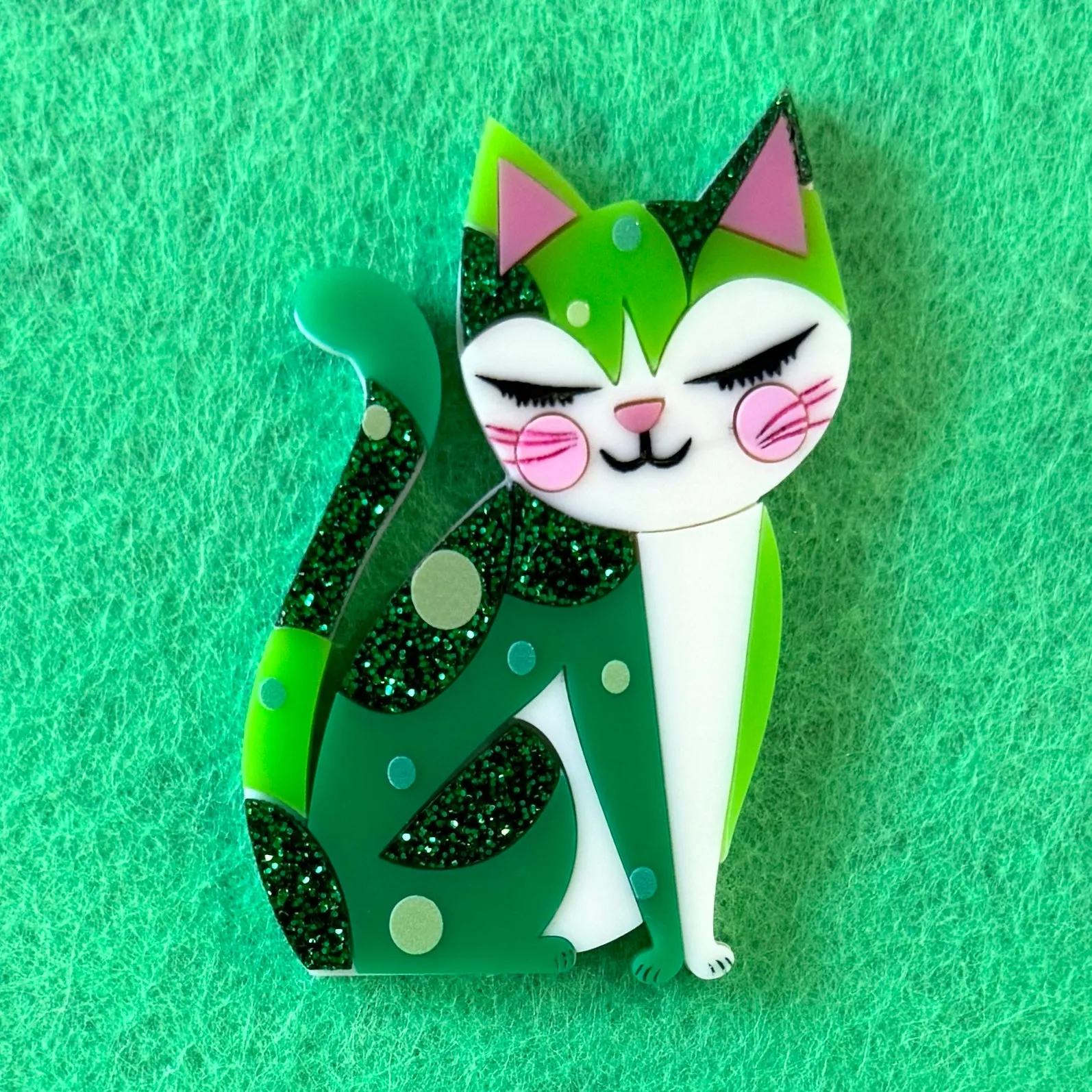 Emerald the whimsical cat from OZ - Brooch