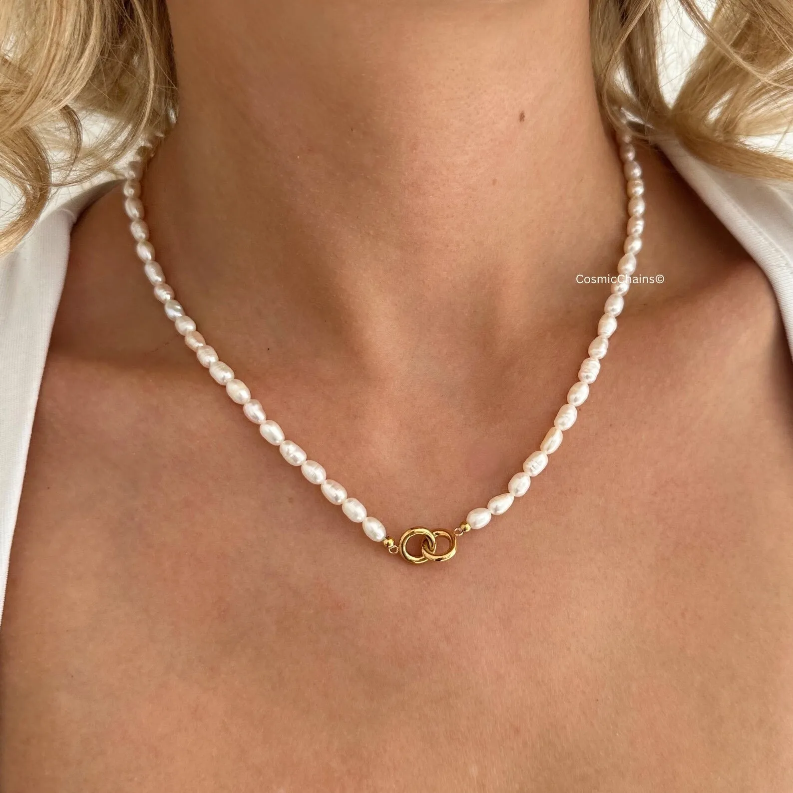 Pearl Necklace with Interlocking Circles